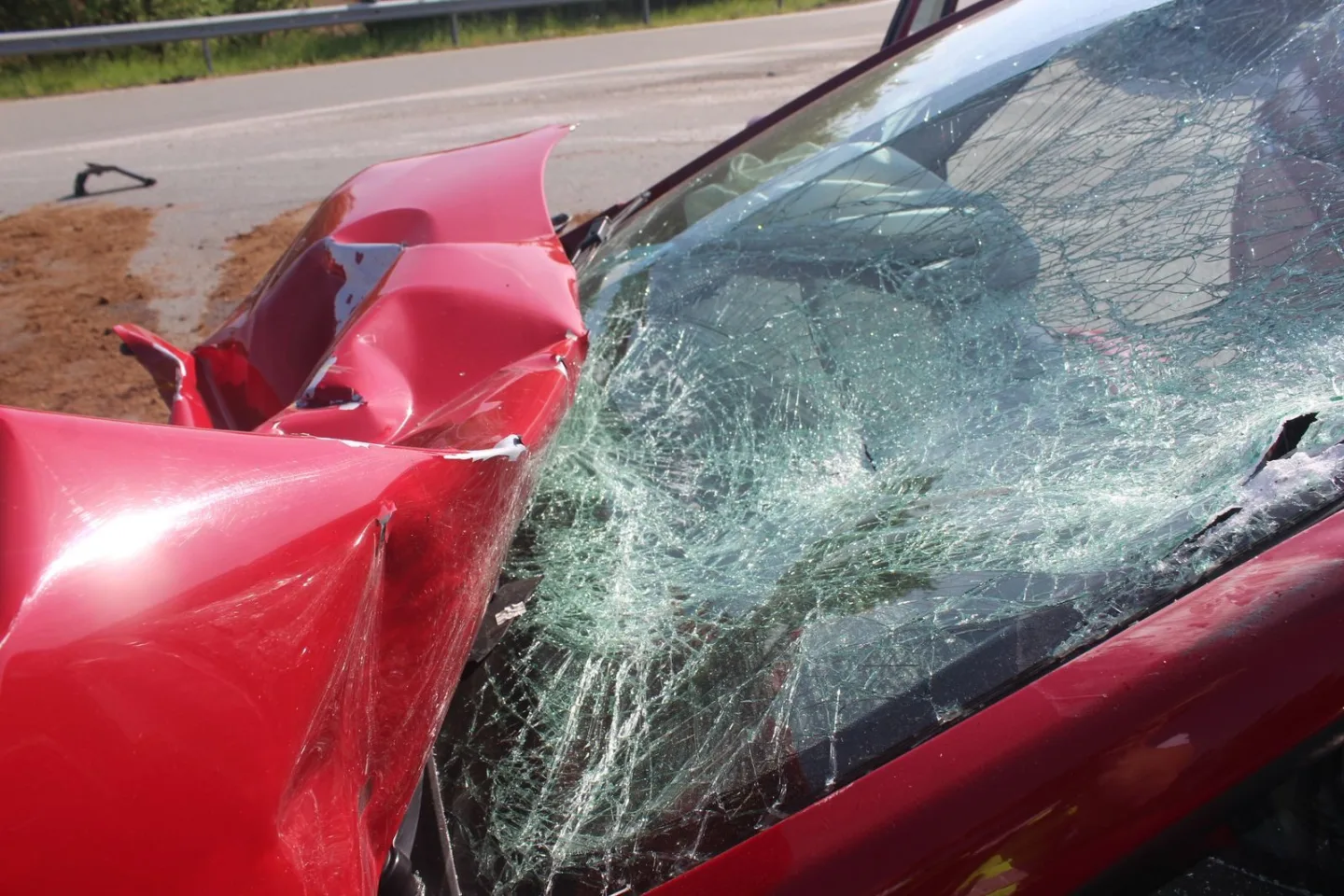 Mladý motorkář střet nepřežil. Sedmasedmdesátiletá řidička mu u Litovle nedala přednost