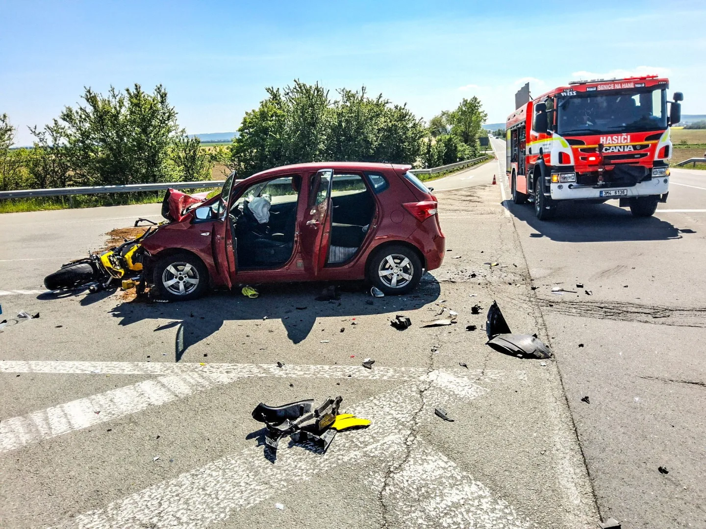 Mladý motorkář přímý střet nepřežil. Sedmasedmdesátiletá řidička mu u Litovle nedala přednost