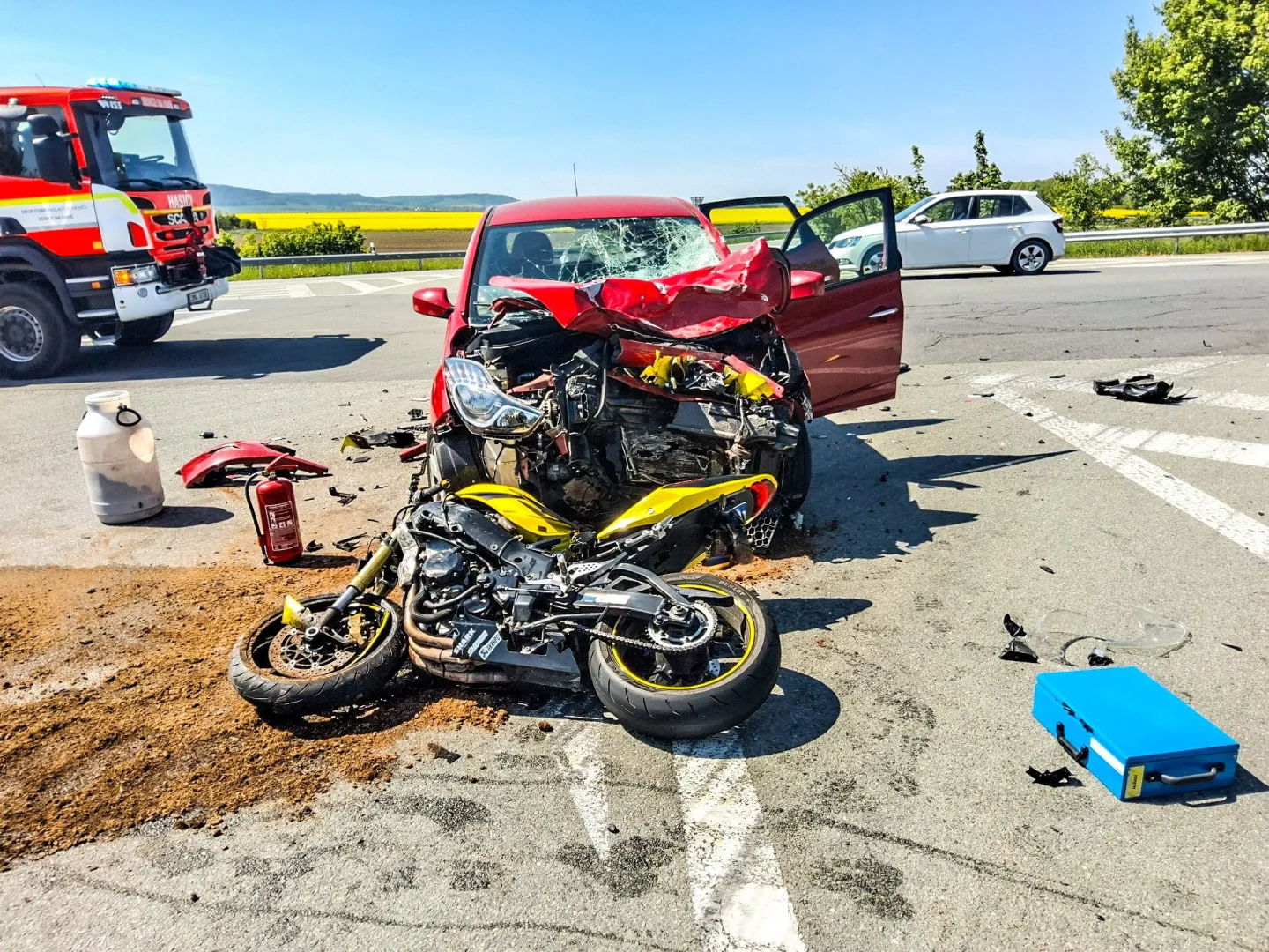 Mladý motorkář přímý střet nepřežil. Sedmasedmdesátiletá řidička mu u Litovle nedala přednost