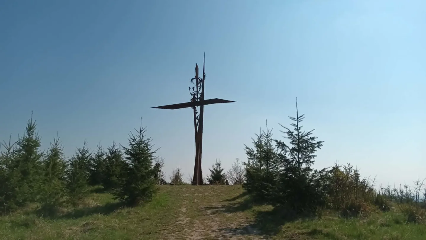 TIP NA VÝLET: Nová turistická stezka u Běleckého mlýna překvapí. Nabízí monumentální sochy i rozhlednu