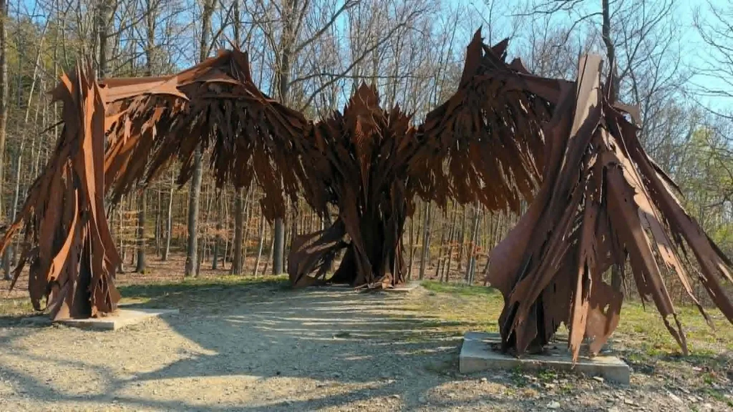 TIP NA VÝLET: Nová turistická stezka u Běleckého mlýna překvapí. Nabízí monumentální sochy i rozhlednu