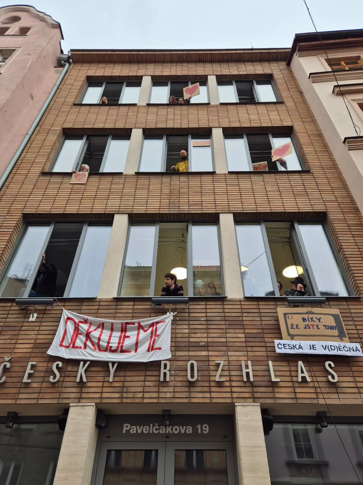 Stovky lidí dnes v Olomouci protestovaly proti rušení koncesionářských poplatků a za svobodnou kulturu