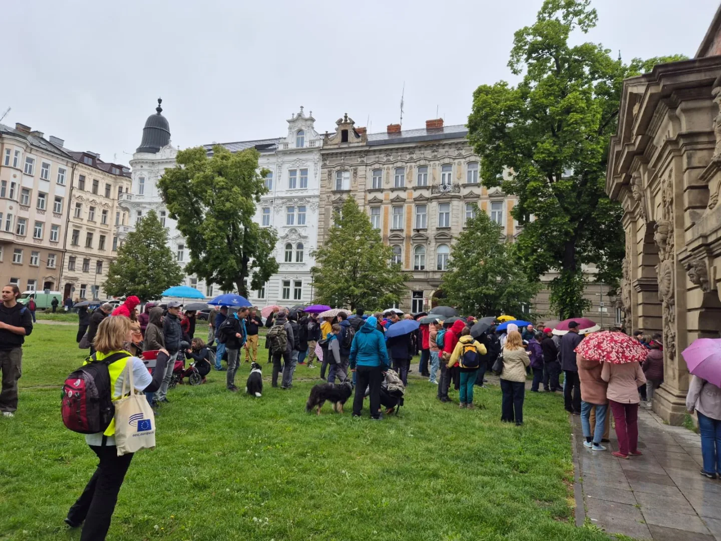 Stovky lidí dnes v Olomouci protestovaly proti rušení koncesionářských poplatků a za svobodnou kulturu