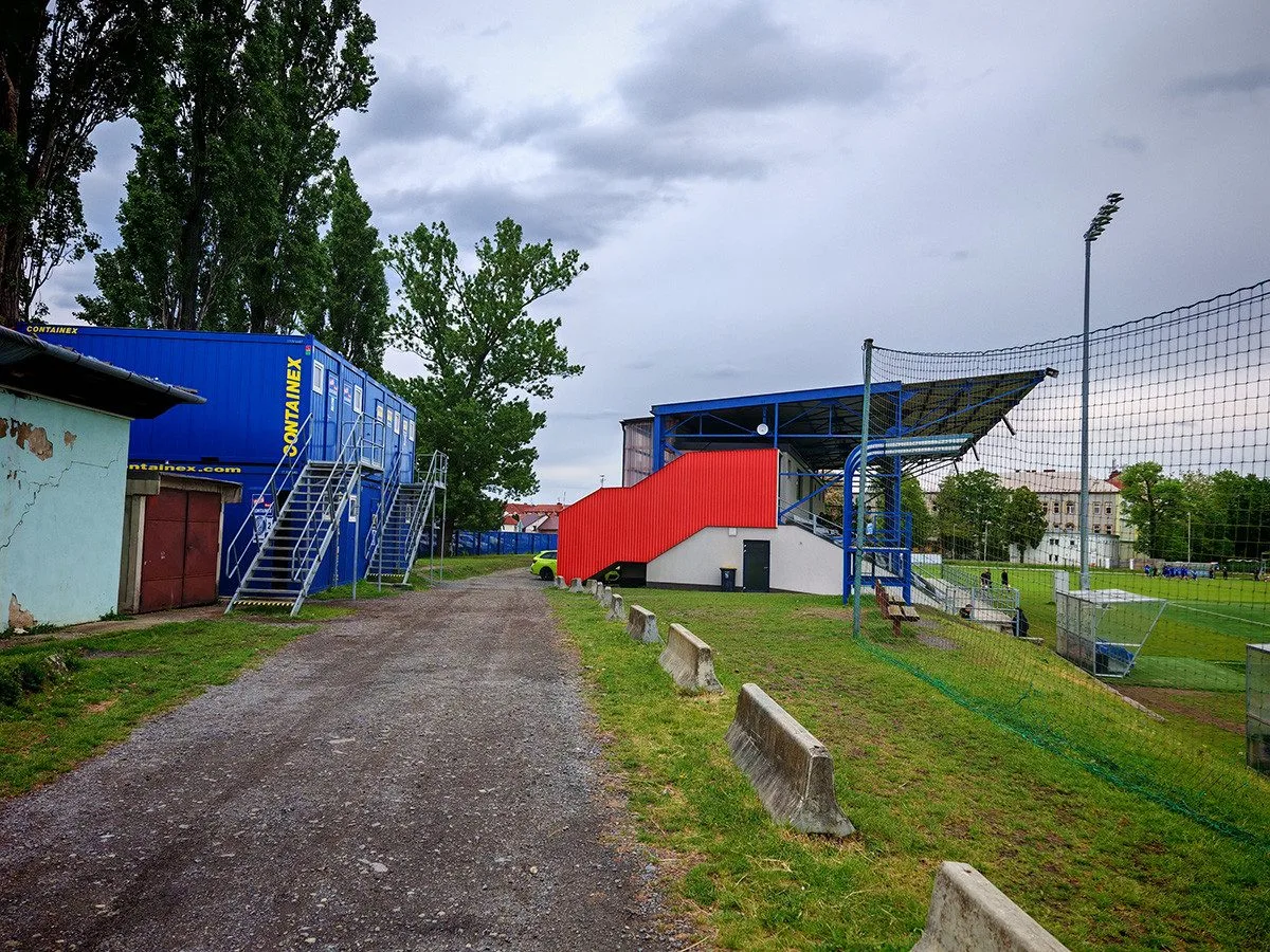 Menší objekt z kontejnerů slouží sportovcům už nyní