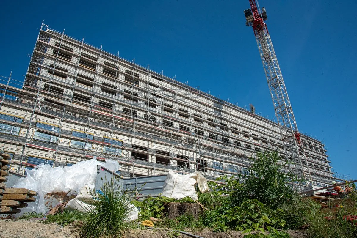 Stavba supermoderního pavilonu FN Olomouc postupuje