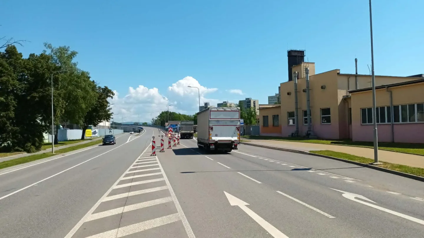 Výpadovka z Přerova se otevřela, ale jen na týden. Město ani řidiči postup prací nechápou