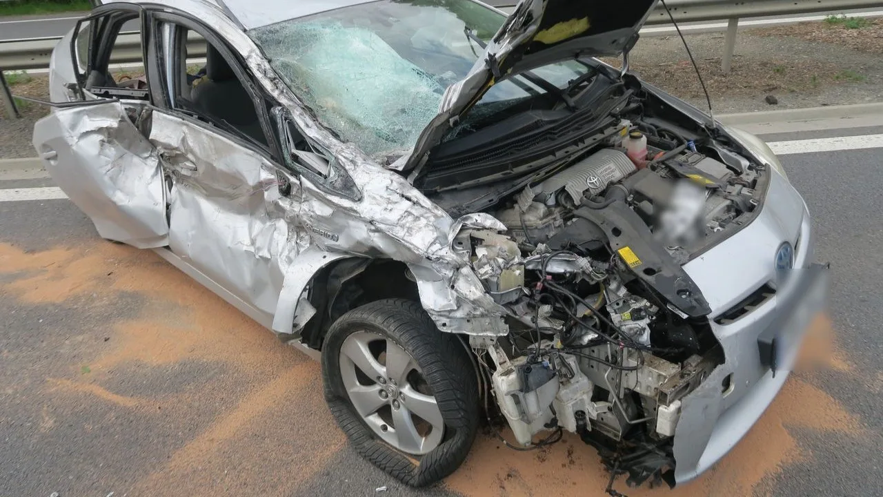 Řidič Dodge rozstřelil na křižovatce v Mohelnici Toyotu, nedal přednost. Škoda je téměř milion