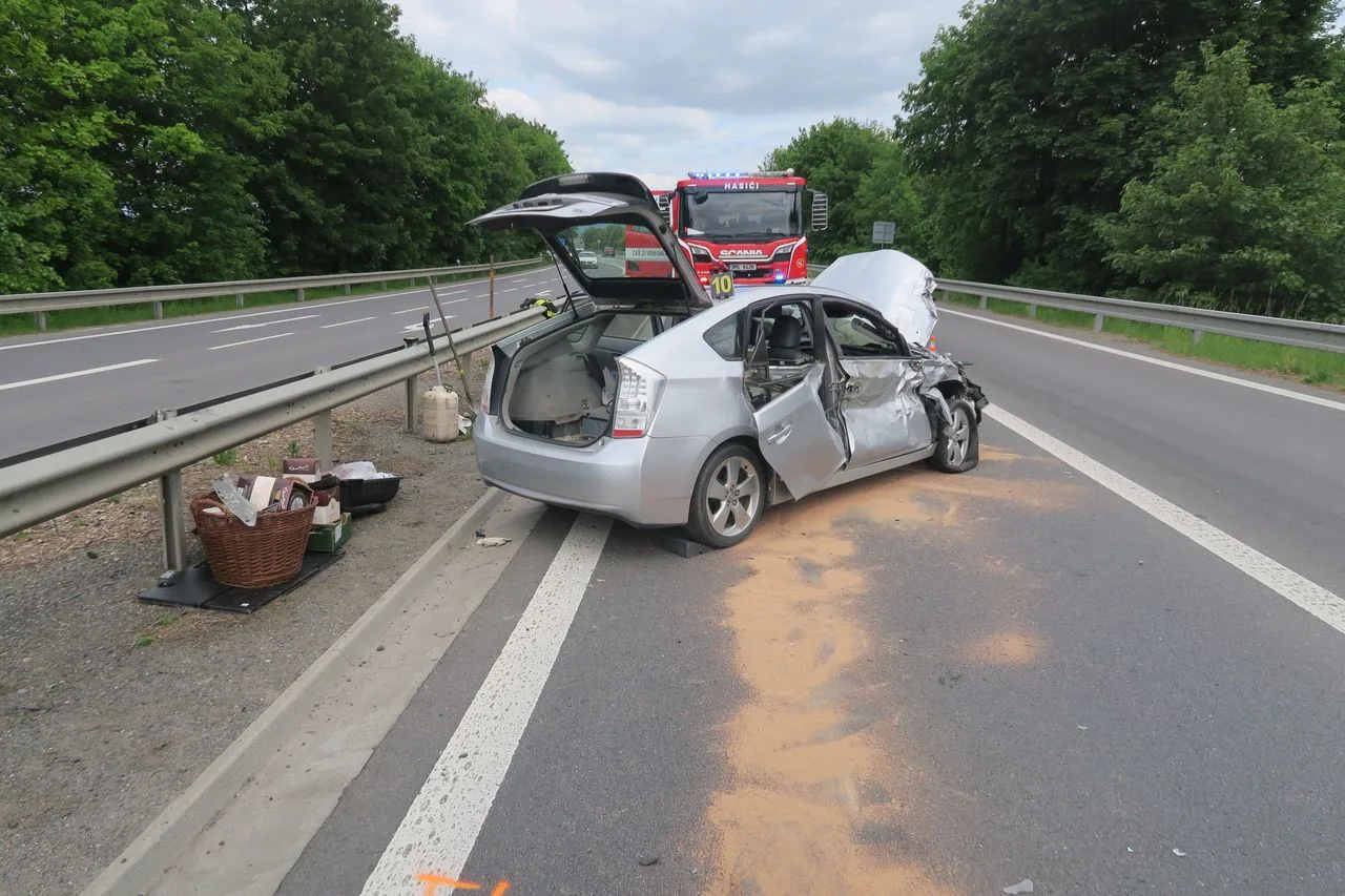 Řidič Dodge rozstřelil na křižovatce v Mohelnici Toyotu, nedal přednost. Škoda je téměř milion