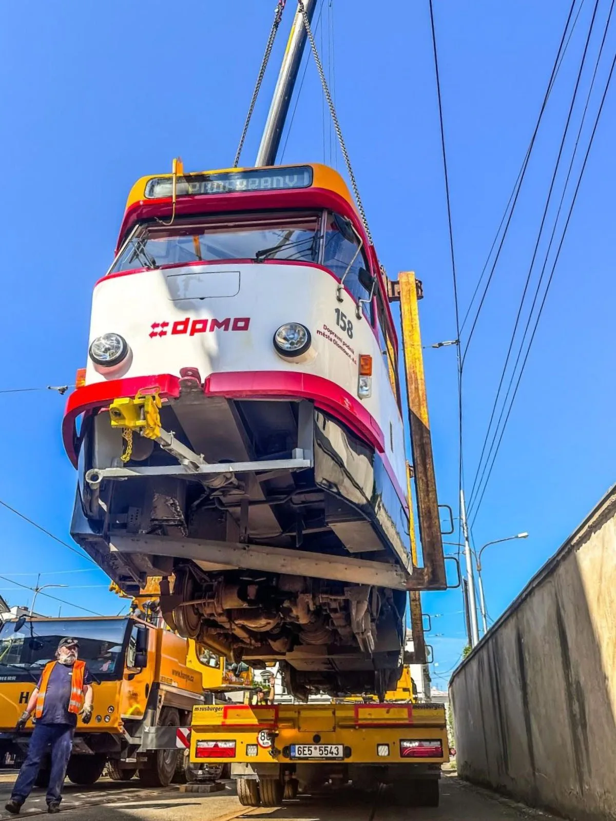 Tramvaj T3 z Olomouce putovala po přelakování do Poděbrad