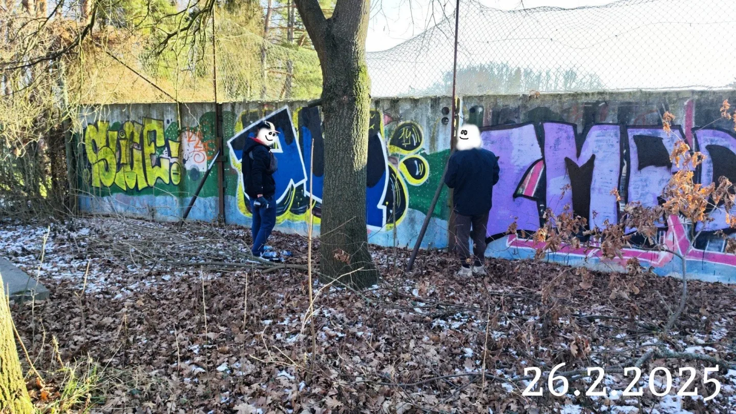 Hejčín trápí sprejeři. Členové komise městské části je vyfotili a obrátili se na policii