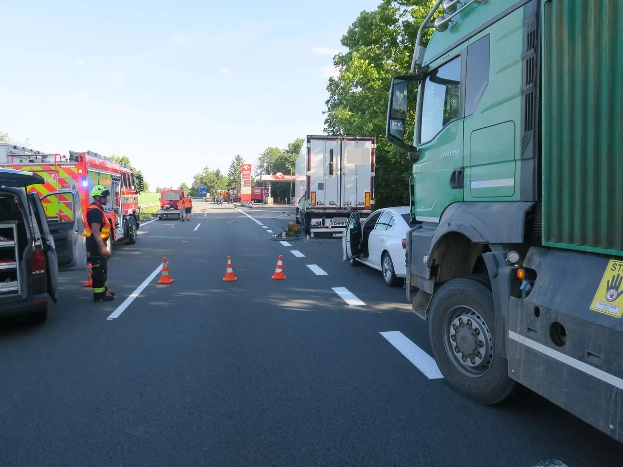 Malá nepozornost, tři poškozené kamiony, škoda půl milionu. U Mohelnice řidič nedával pozor