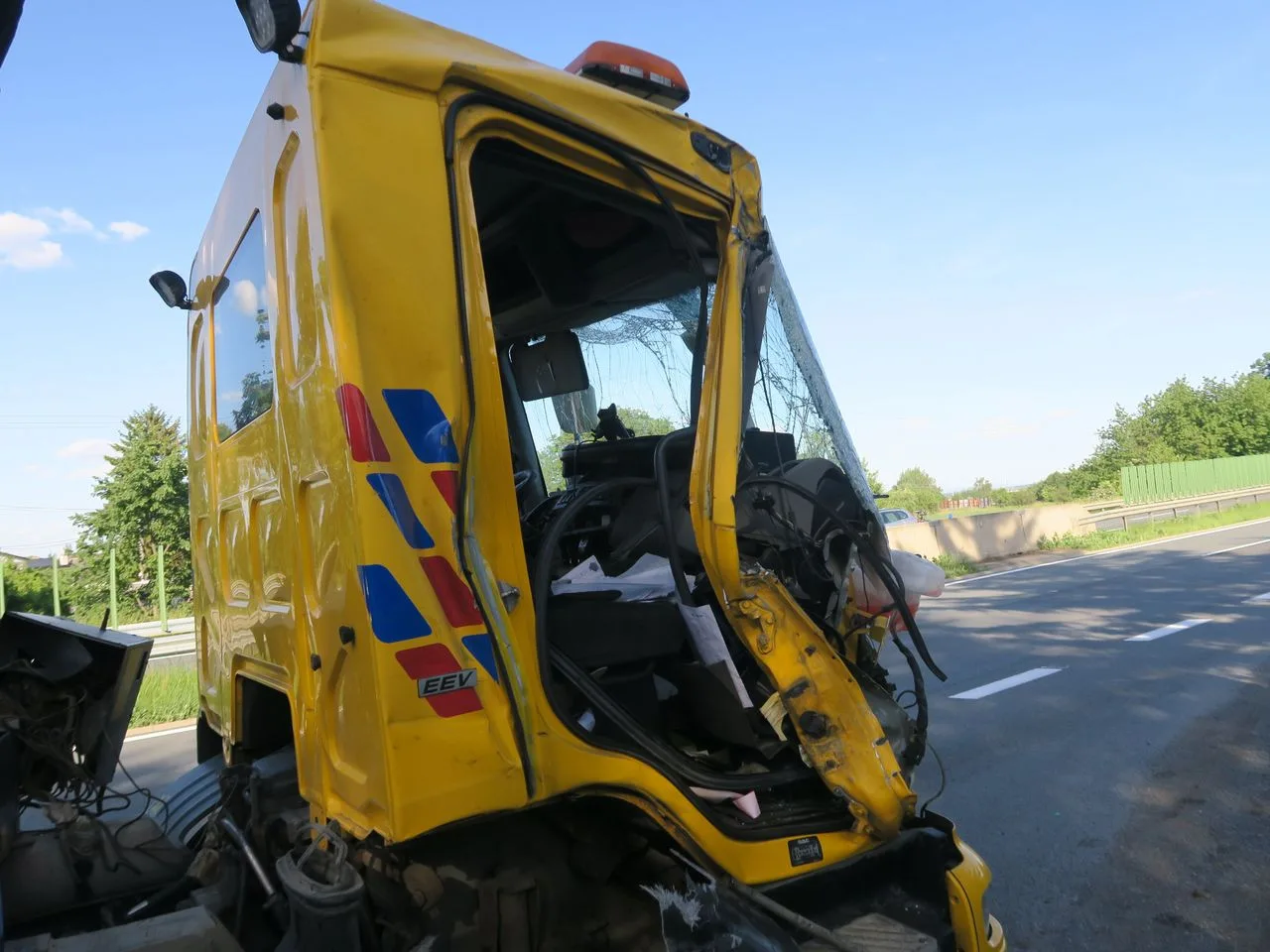 Malá nepozornost, tři poškozené kamiony, škoda půl milionu. U Mohelnice řidič nedával pozor