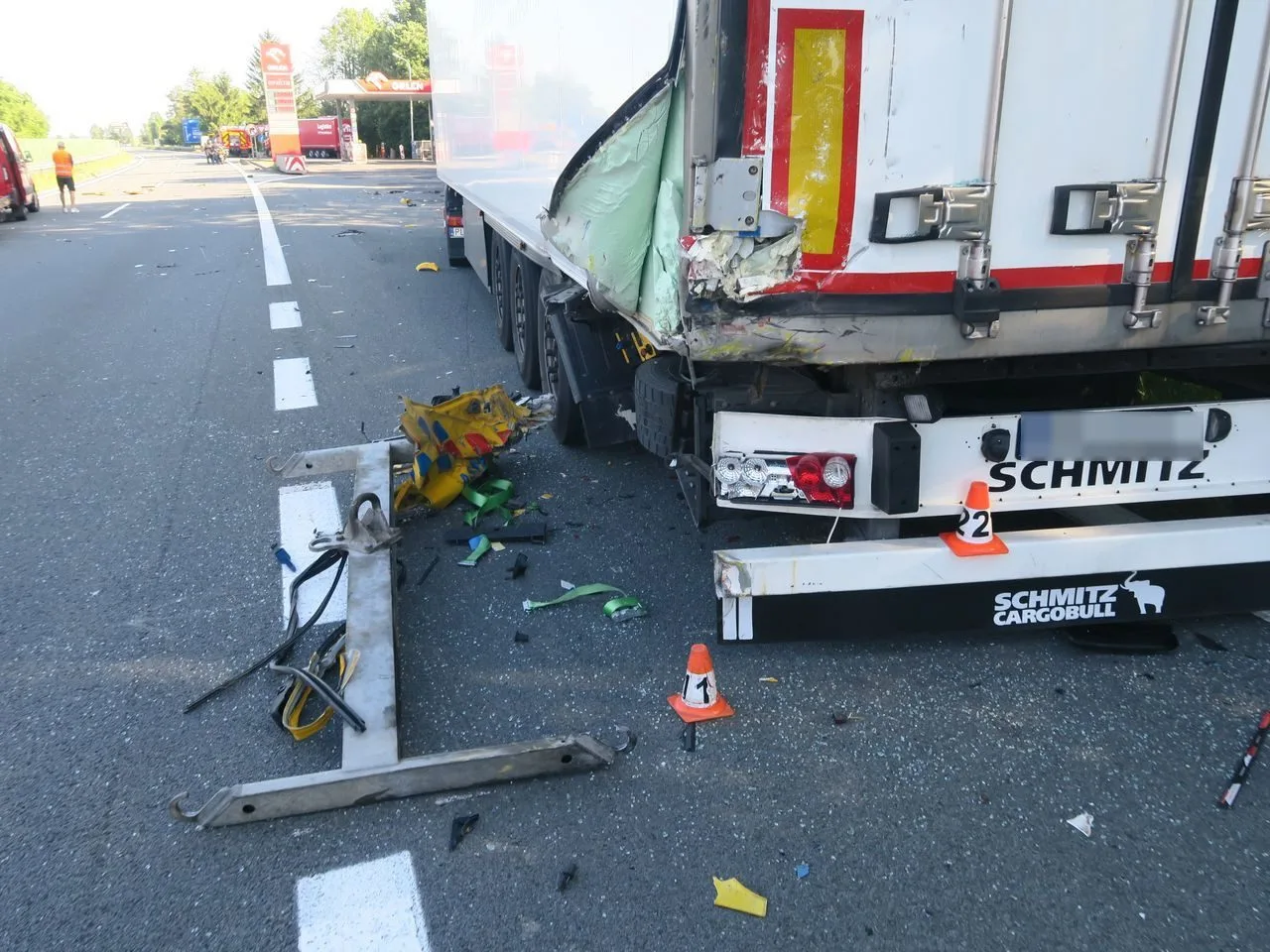 Malá nepozornost, tři poškozené kamiony, škoda půl milionu. U Mohelnice řidič nedával pozor