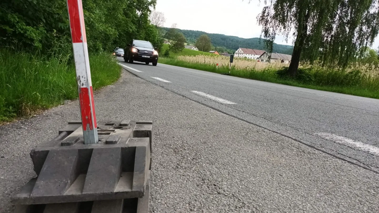 Cestování do Jeseníků a do Polska zkomplikuje oprava na Šumpersku. Silnice má trhliny