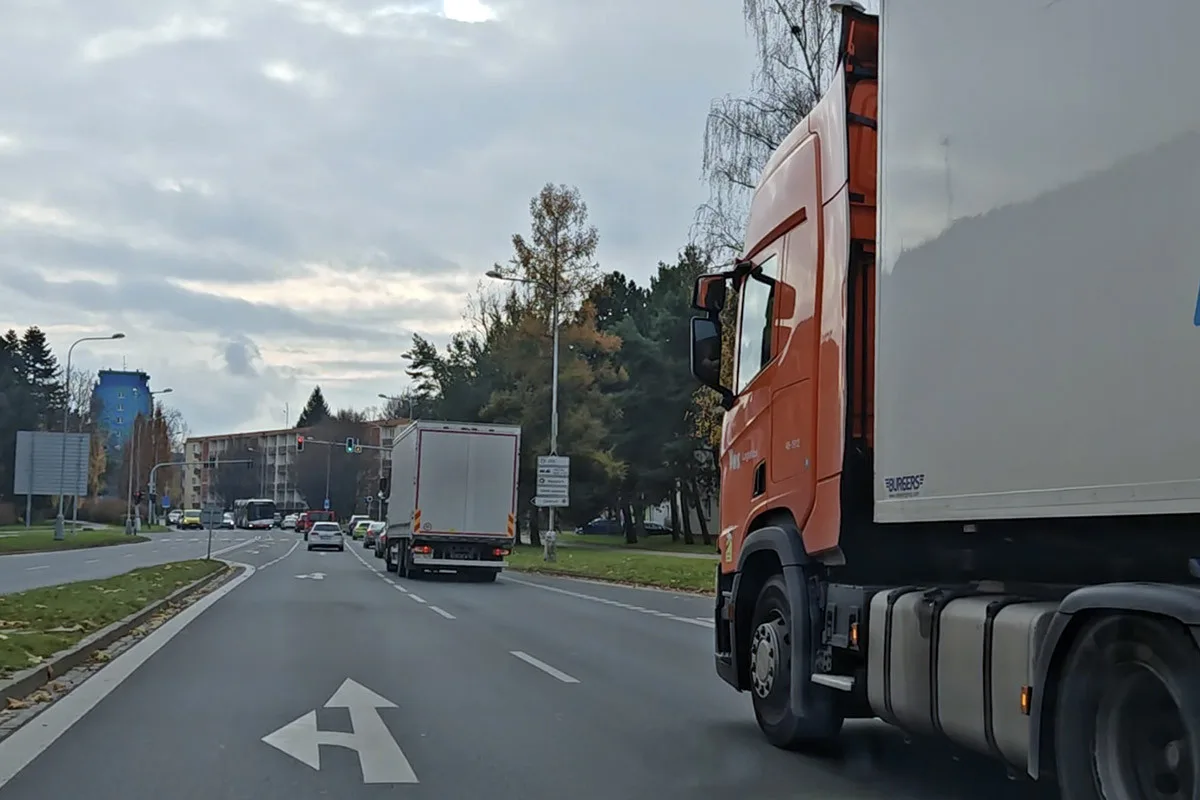 Kamiony na Foerstrově ulici v Olomouci - ilustrační foto