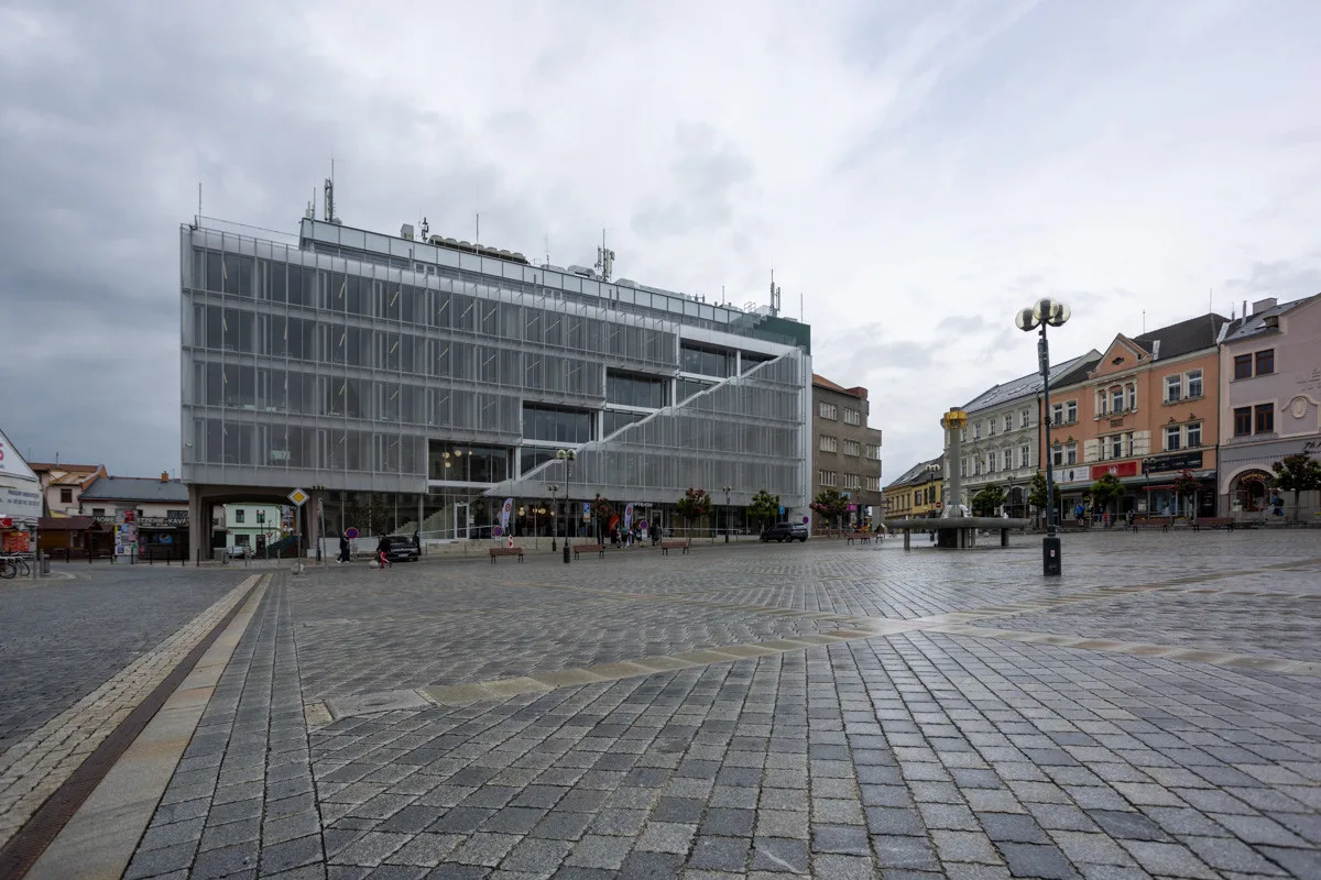 Přerovský magistrát v nové budově v centru se otvírá. Kavárna s terasou zatím fungovat nebude