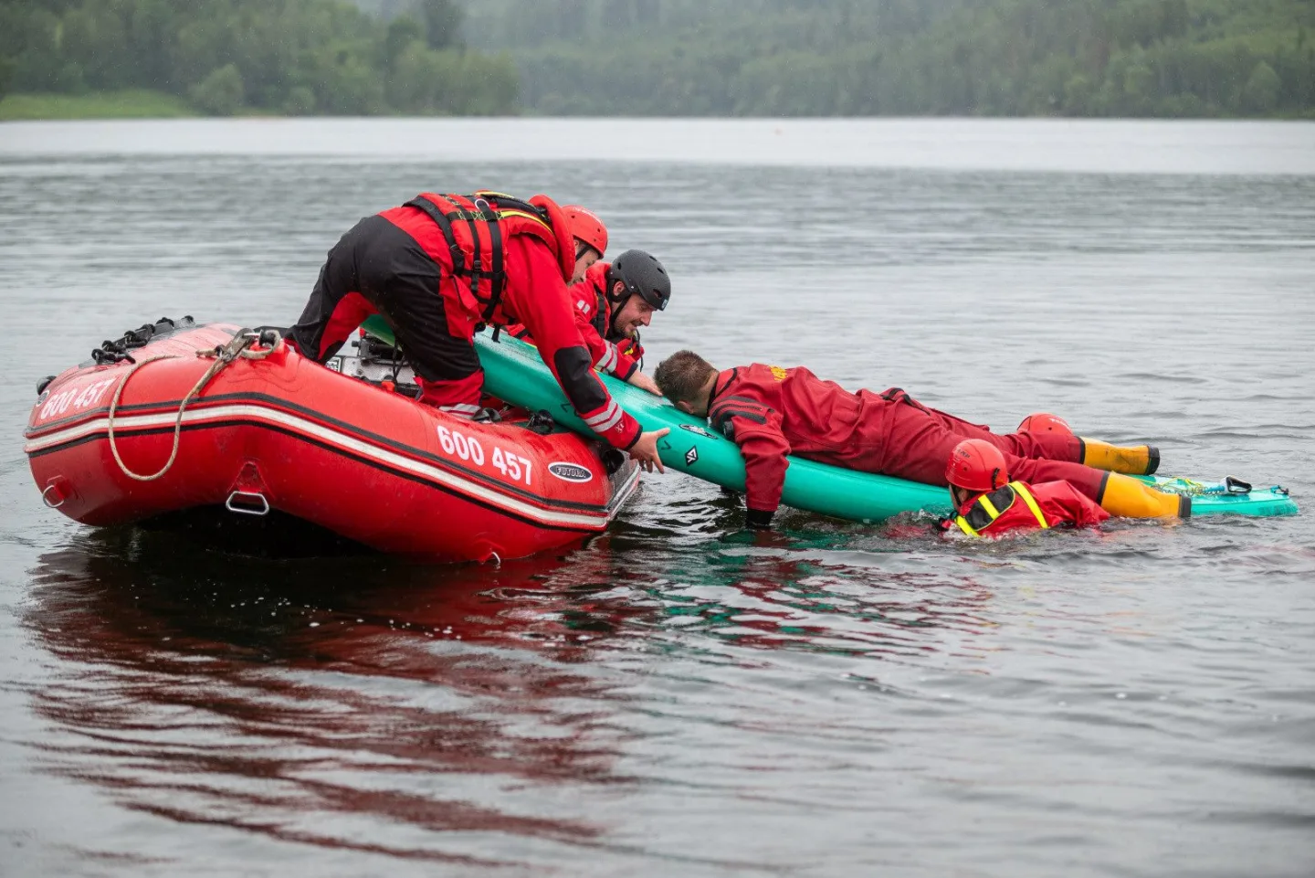 FOTO, VIDEO: Zlatí hasiči z Prostějova. Tým vyhrál soutěž ve vodním záchranářství na Slezské Hartě