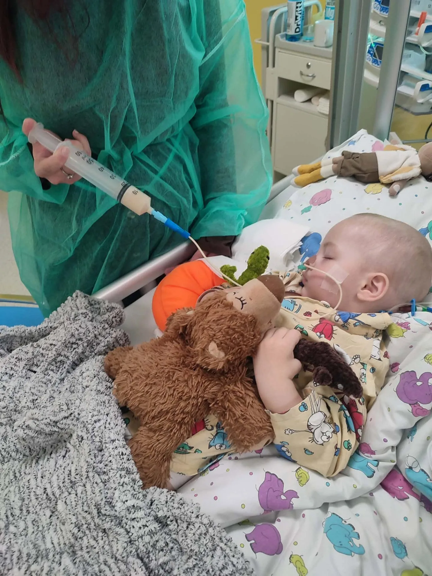 Dvouletý Kristiánek z Prostějova vdechnul hrušku a bojuje o život. S drahou léčbou pomáhá sbírka