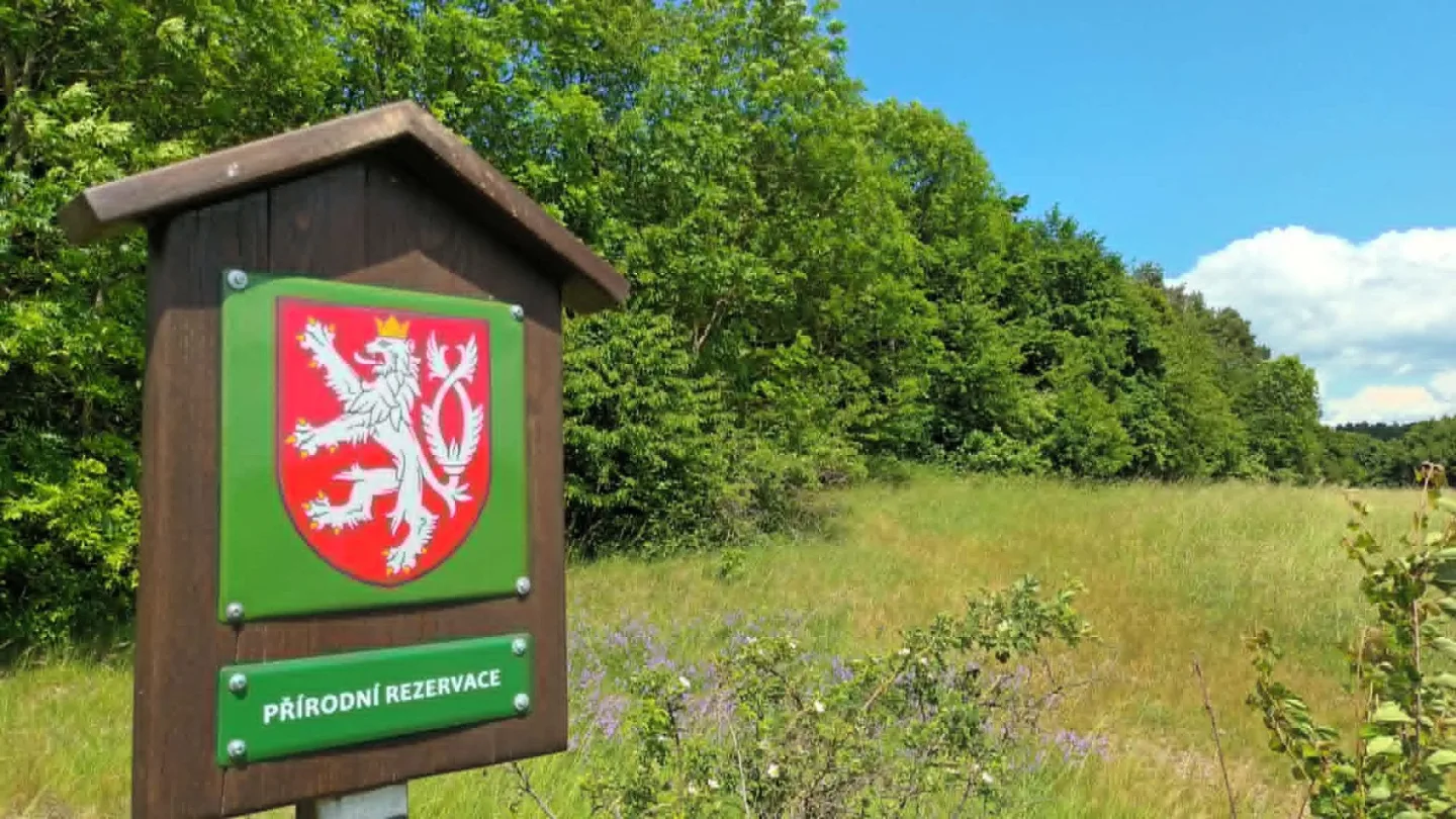TIP NA VÝLET: Jeskyně Průchodnice u Ludmírova poskytne ochlazení a je opředená řadou legend