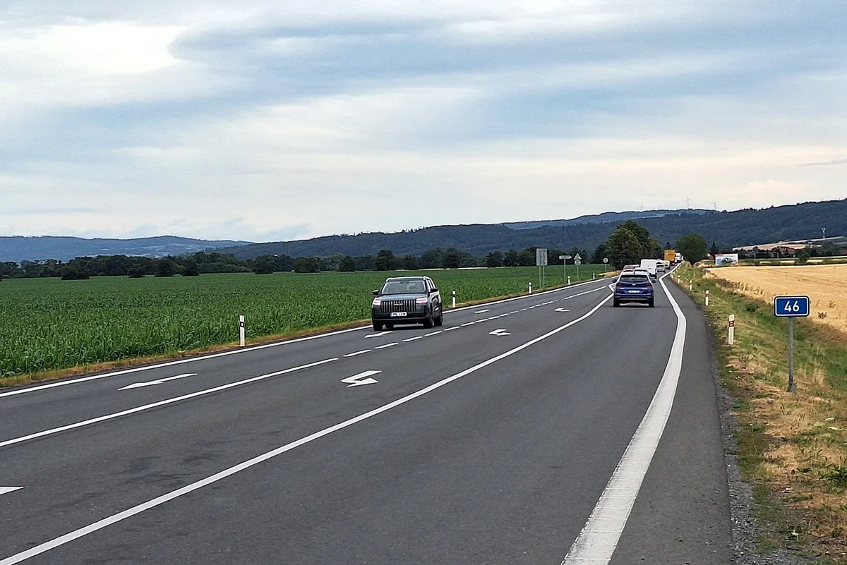 Tah mezi Olomoucí a Šternberkem zavře oprava. Tisíce aut odkloní na objížďky přes obce