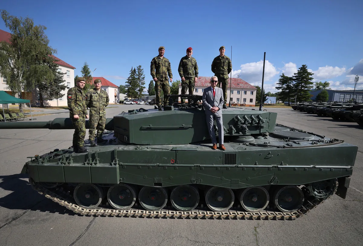 Slavností předání posledního tanku Leopard 2A4 v Přáslavicích