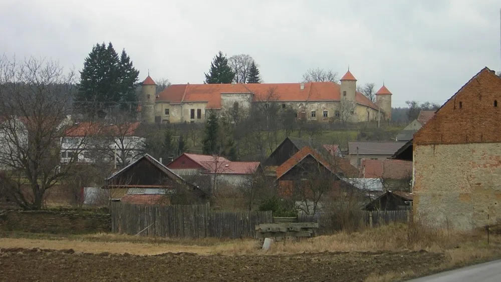 Zámek_Ptení_-001-
