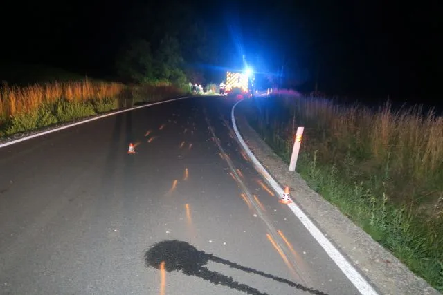 Mladý řidič převrátil po půlnoci na Šumpersku auto na střechu. Měl v sobě pervitin