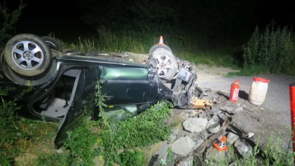 Mladý řidič převrátil po půlnoci na Šumpersku auto na střechu. Měl v sobě pervitin