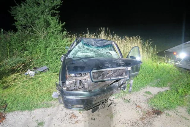 Mladý řidič převrátil po půlnoci na Šumpersku auto na střechu. Měl v sobě pervitin