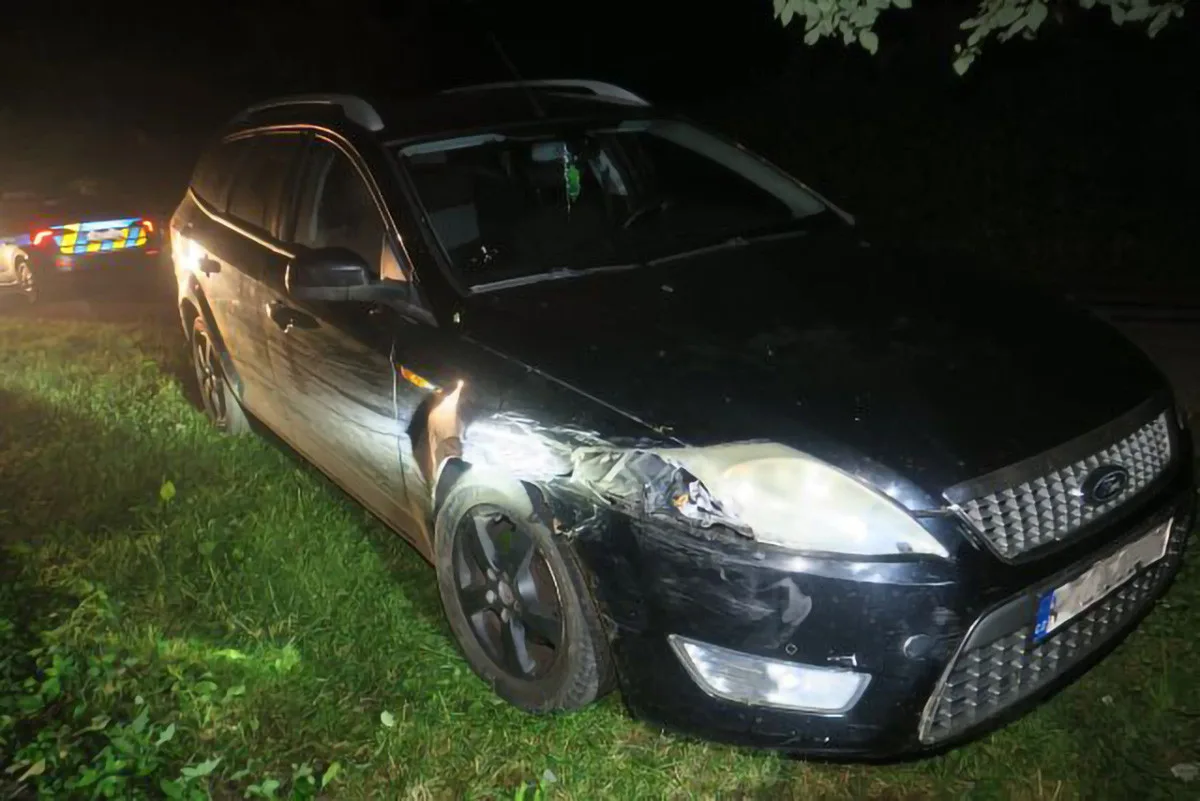 Nabourala auto i plot. Opilá řidička nezvládla jízdu v Zábřeh
