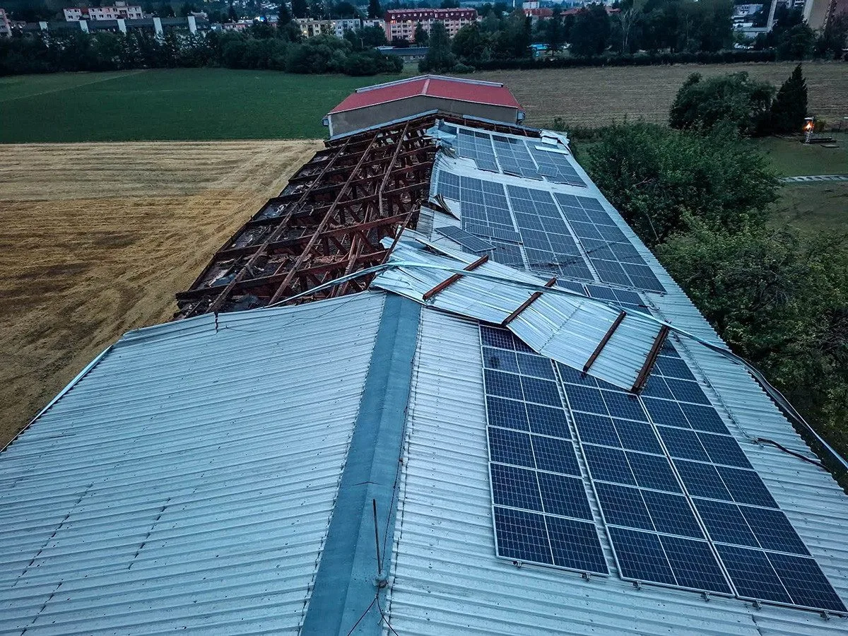 Poškozená střecha na Šumpersku