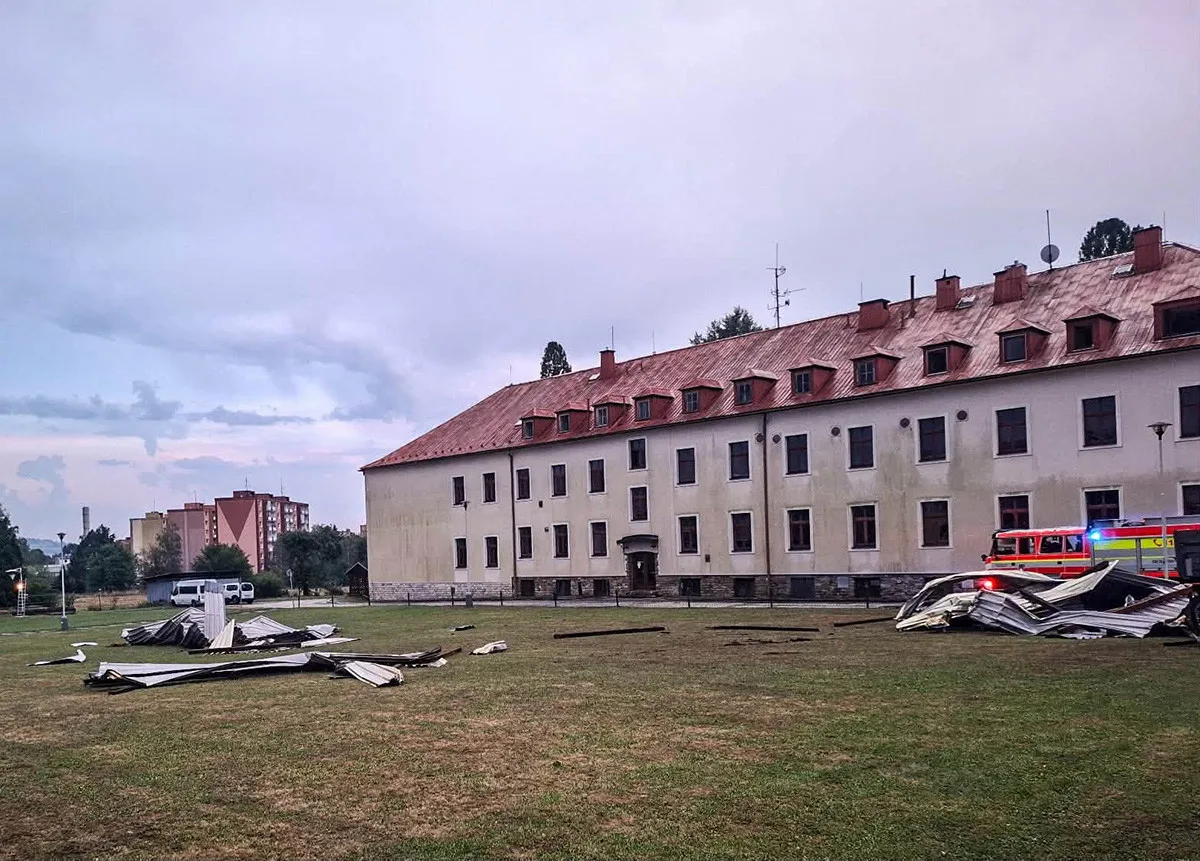 VIDEO: Kroupy i stržená fotovoltaika. Šumpersko zasáhla bouřková smršť