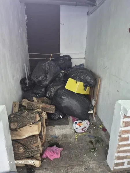 Inspekce zavřela známé občerstvení v Prostějově. Myši, špína, znečištěné toalety a zápach