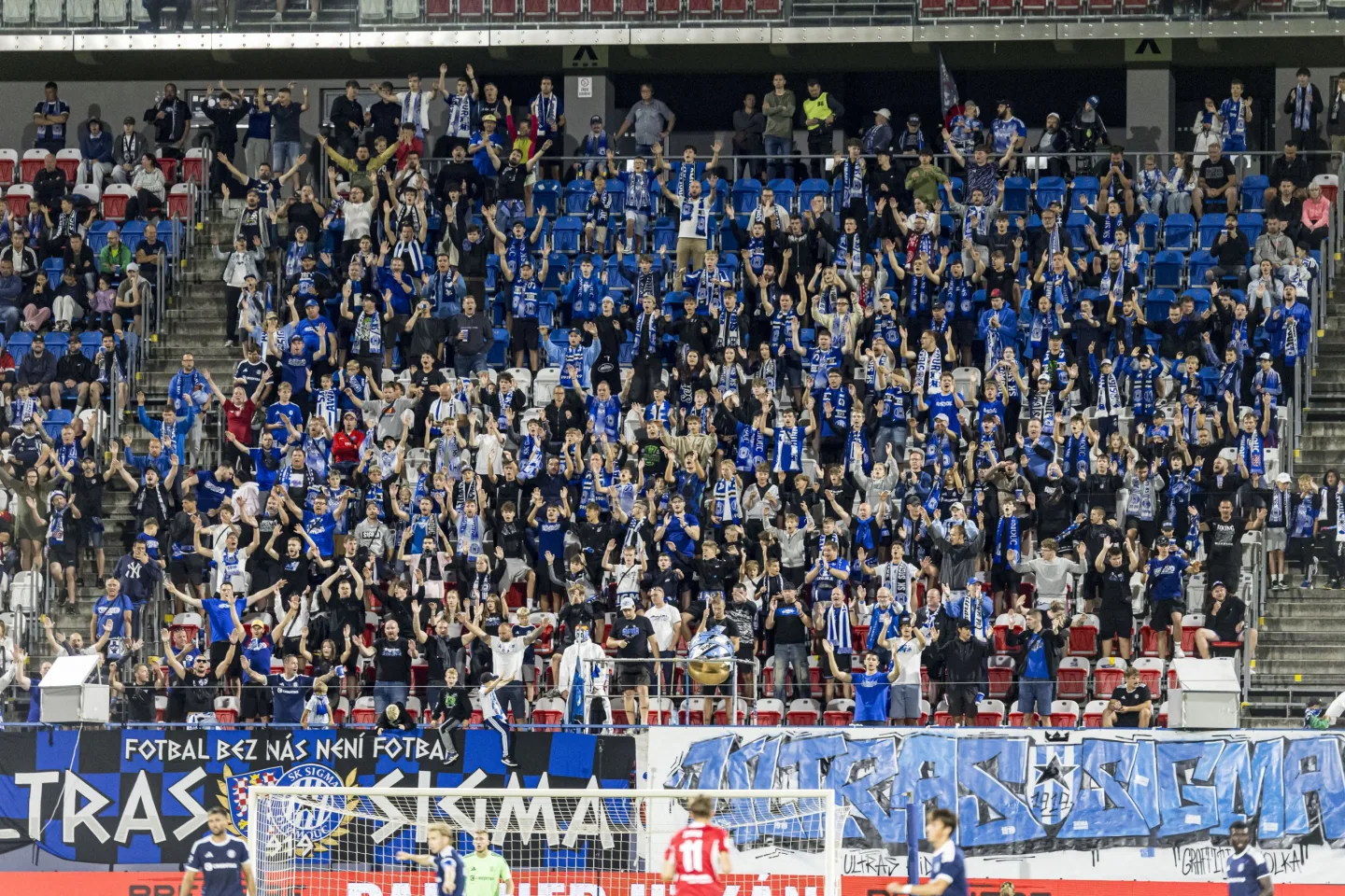 Modrobílý expres Sigmáků do Ostravy nevyrazí. Fanoušci pojedou autobusy