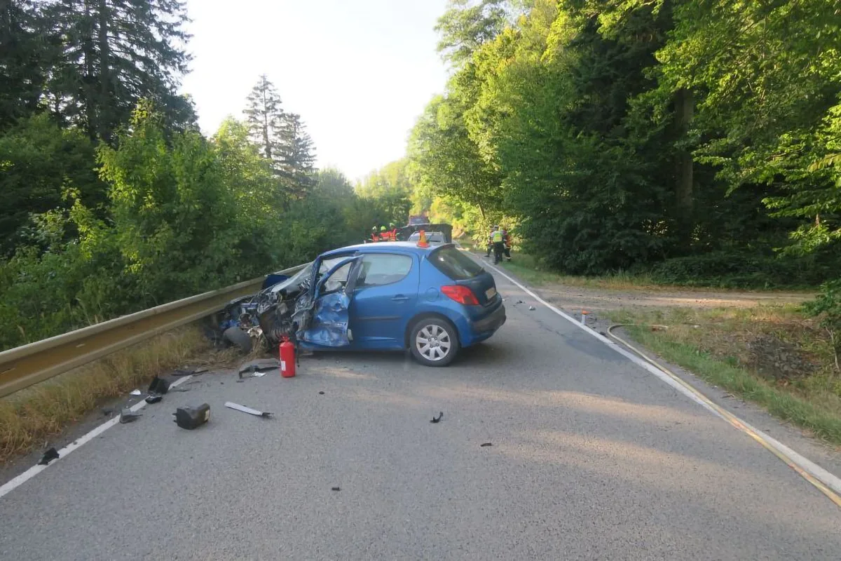 Hrozivá nehoda na Konicku: mladý řidič zkřížil cestu Avii, skončila na boku