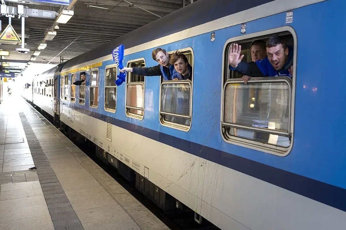 Modrobílý expres poveze fanoušky Sigmy na derby v Ostravě. Začíná prodej jízdenek