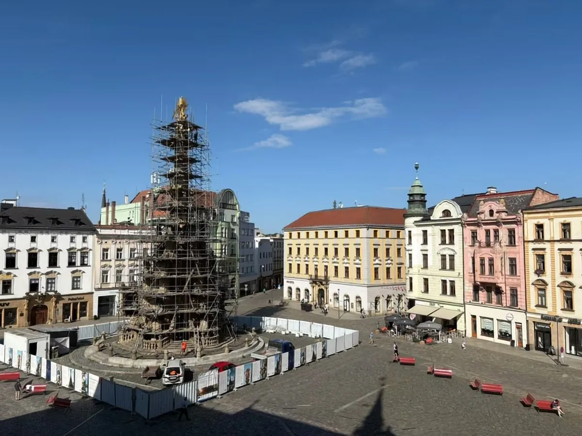 Lešení zmizí, plot zatím zůstane. Olomoucký monument se odhalí po dvouleté obnově