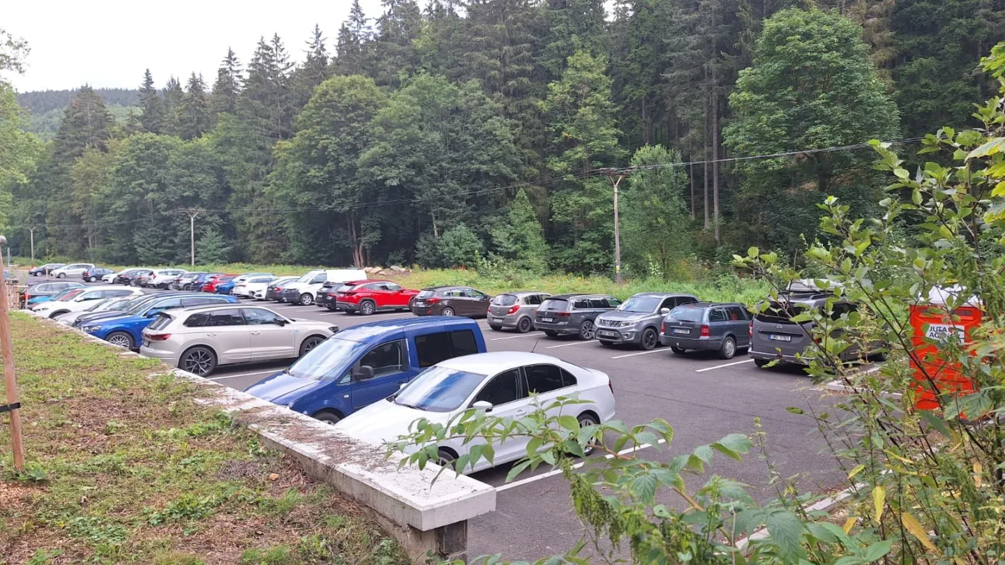 V Karlově studánce vzniklo nové parkoviště. Lázeňským hostům nabídne sto míst