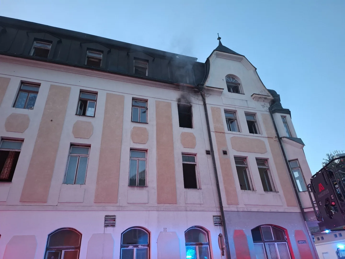 Policie požár ubytovny v Šumperku vyšetřuje pro podezření z obecného