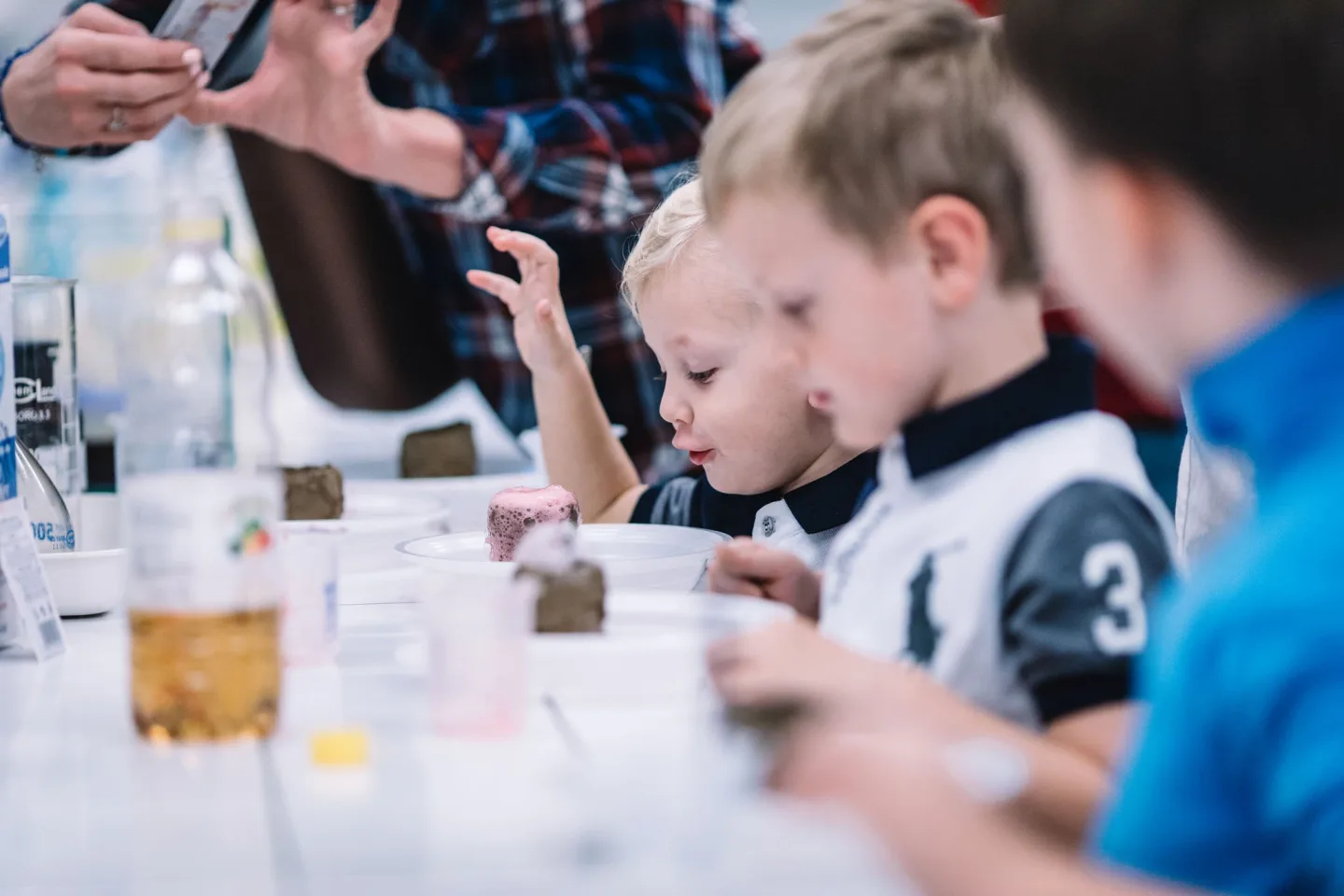 Od 3D tisku po chemické pokusy. Pevnost poznání otevřela registrace do kroužků