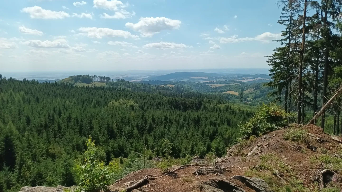 TIP NA VÝLET: Šplhání po skalách, lesy a výhledy. Výlet na Kamenný vrch u Šumperka