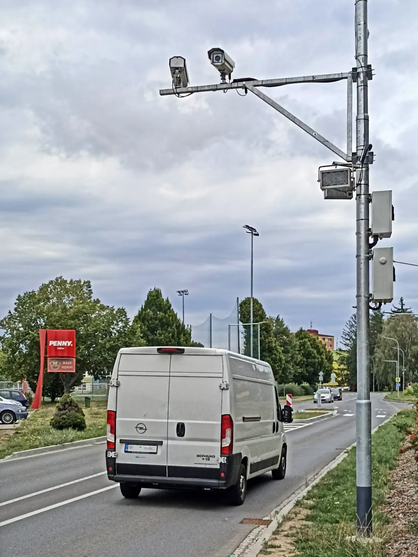 V Uničově nohu z plynu. Řidiče na rušném tahu pohlídá radar