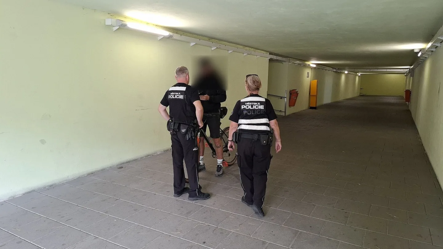 Zákaz jízdy na kole v podchodu. Kontroly cyklistů v Olomouci rozvířily emoce