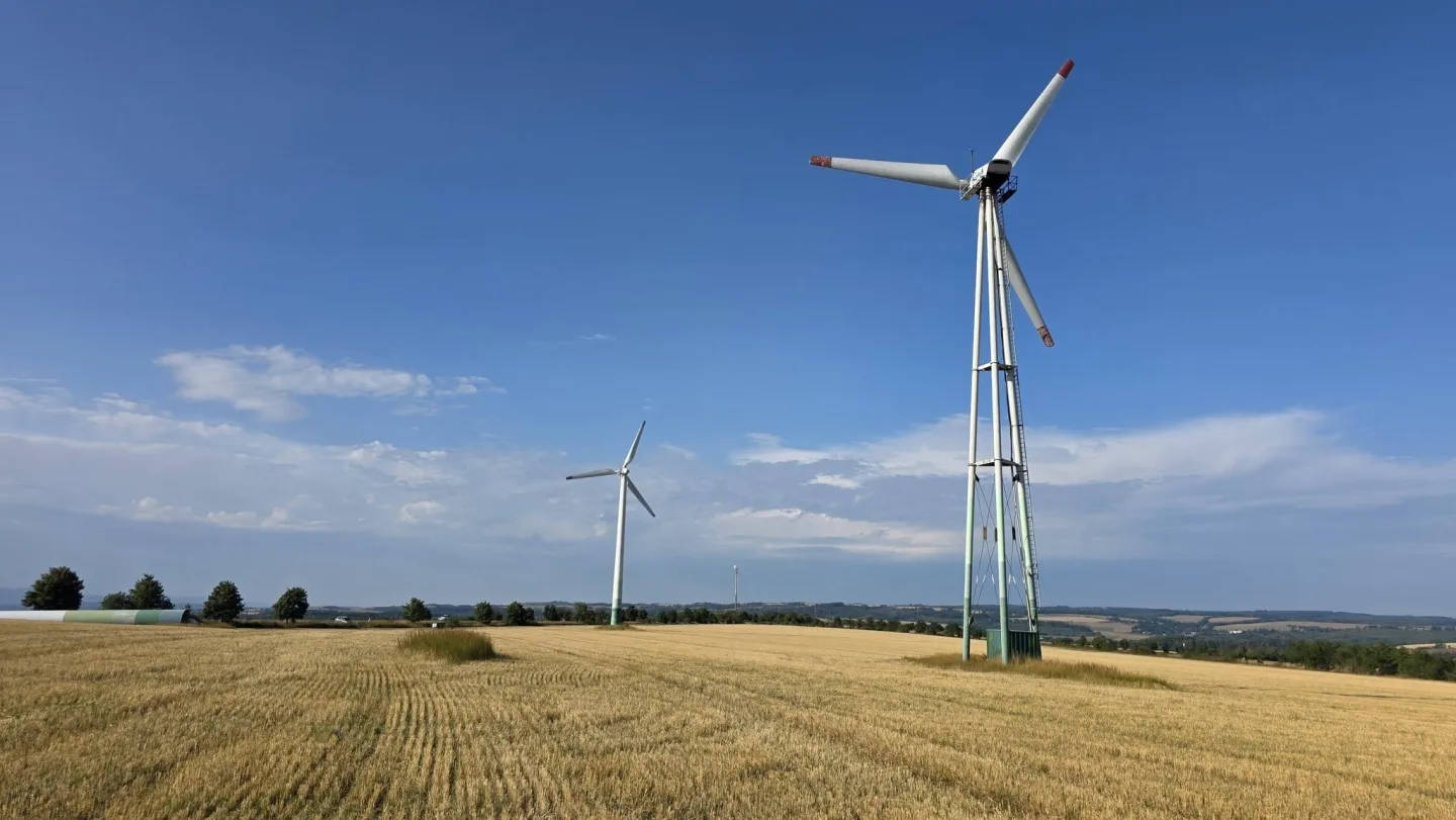 U Potštátu dnes spadla větrná elektrárna. Nikdo nebyl zraněn, na místě jsou hasiči