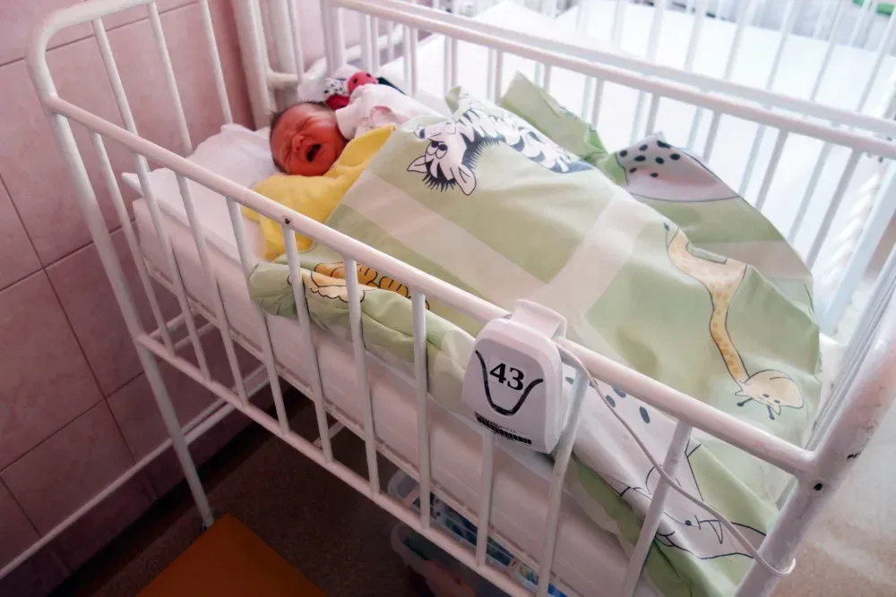 Každé miminko pod dohledem. Šternberská porodnice má nové monitory dechu