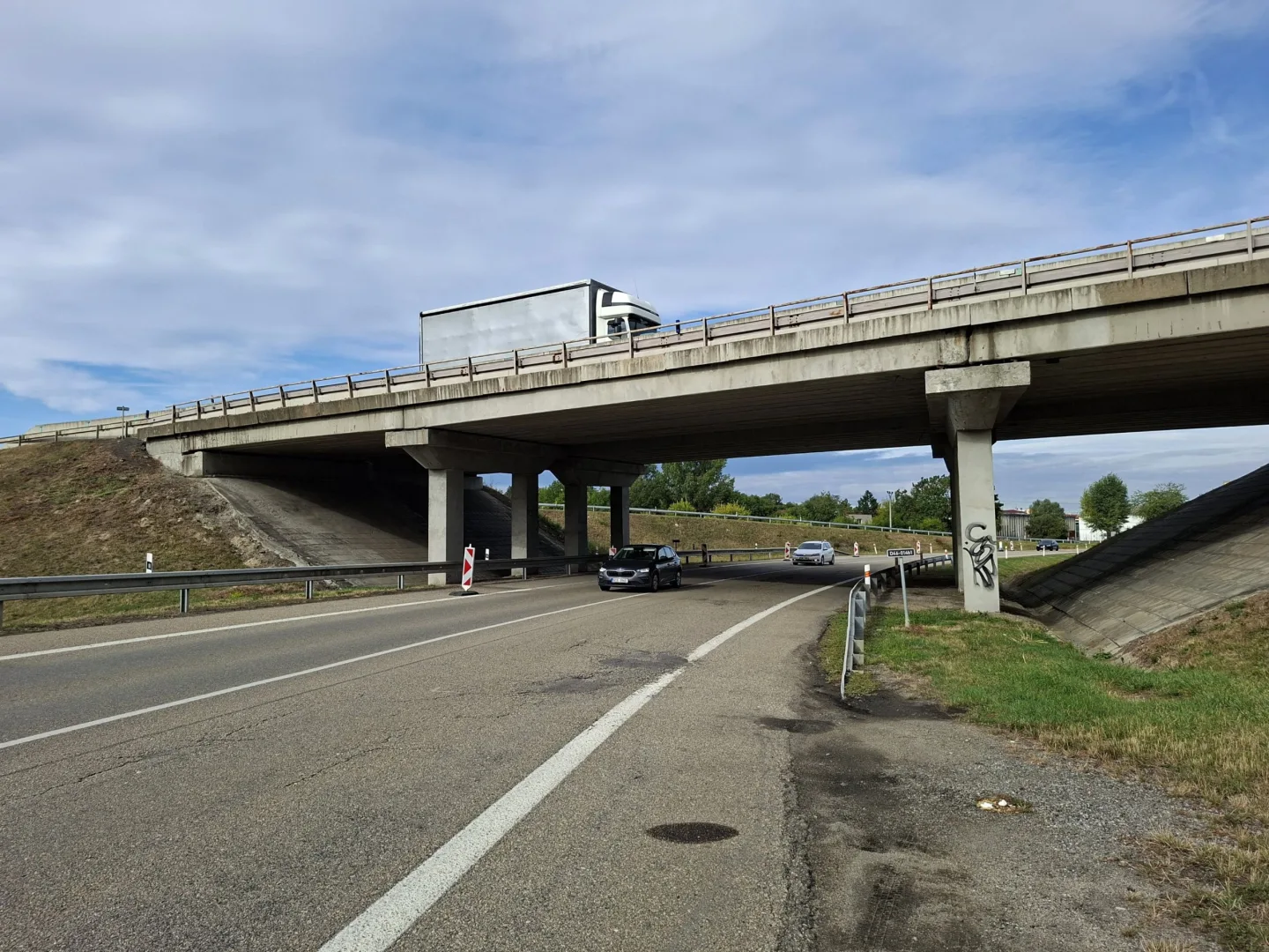 Oprava mostu zkomplikuje dopravu na dálnici u Prostějova. Potrvá měsíc