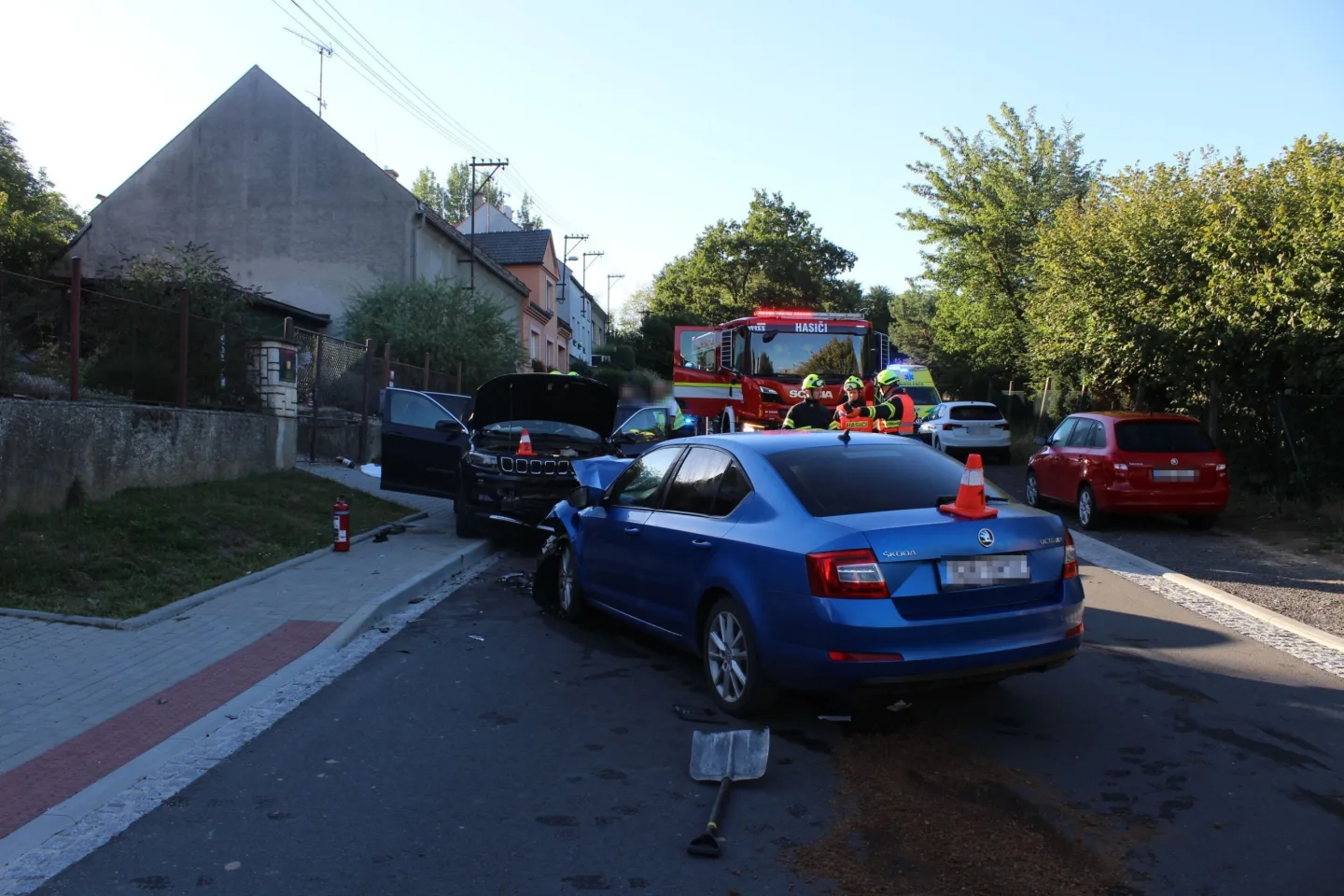 Šest zraněných lidí. Řidičku v Přerově oslnilo slunce a srazila se s dalším autem