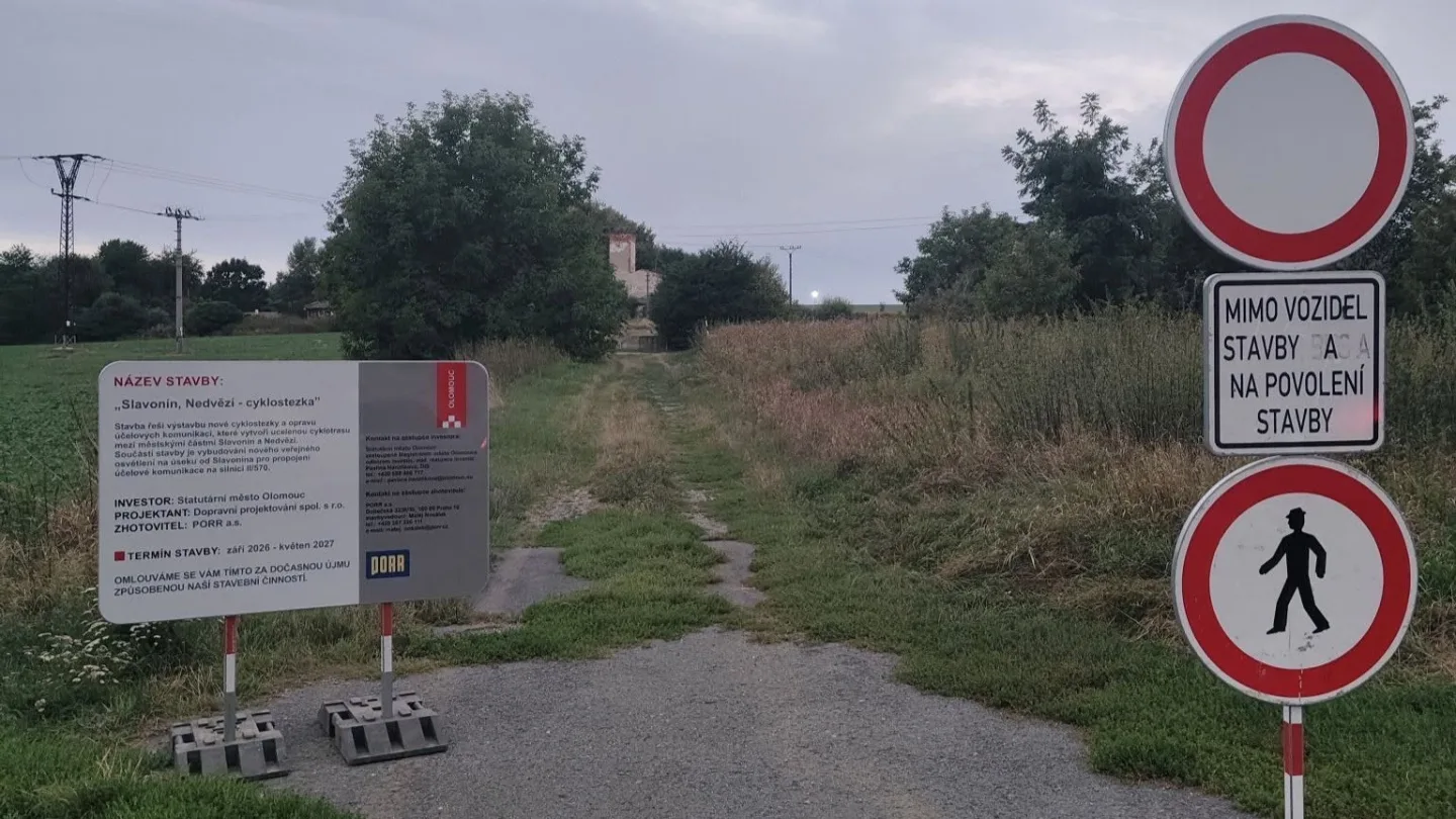 Začala stavba cyklostezky mezi Slavonínem a Nedvězím, trasa pokračuje na Prostějov
