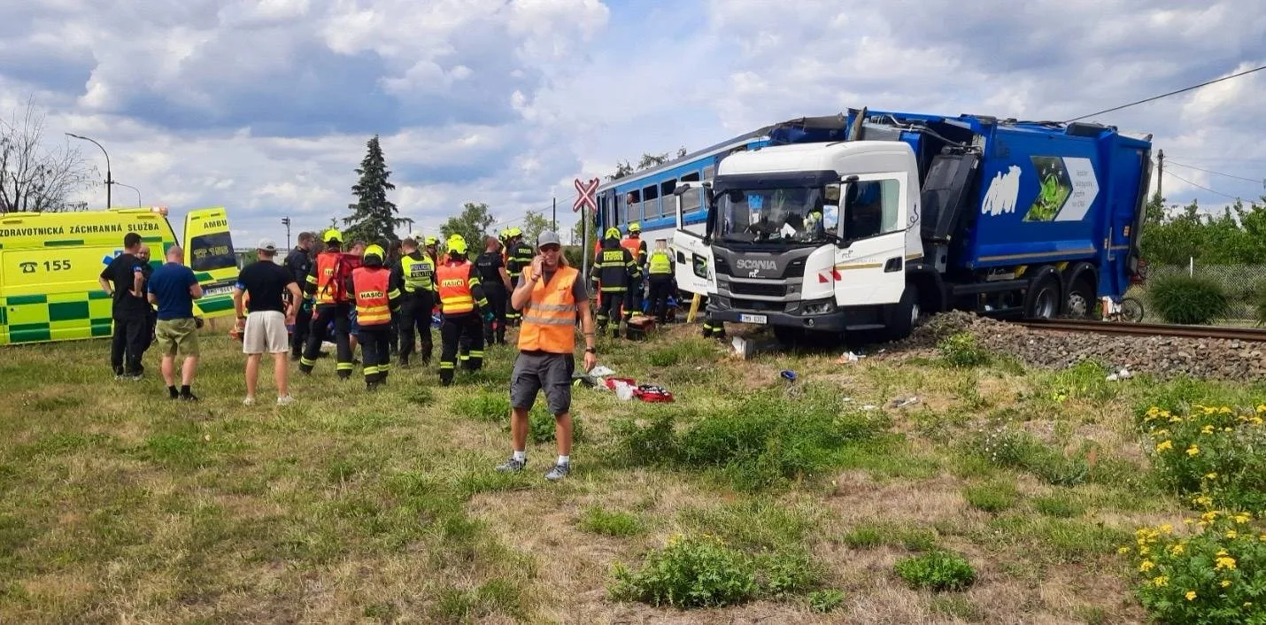 Srážka osobního vlaku s nákladním vozem na Prostějovsku