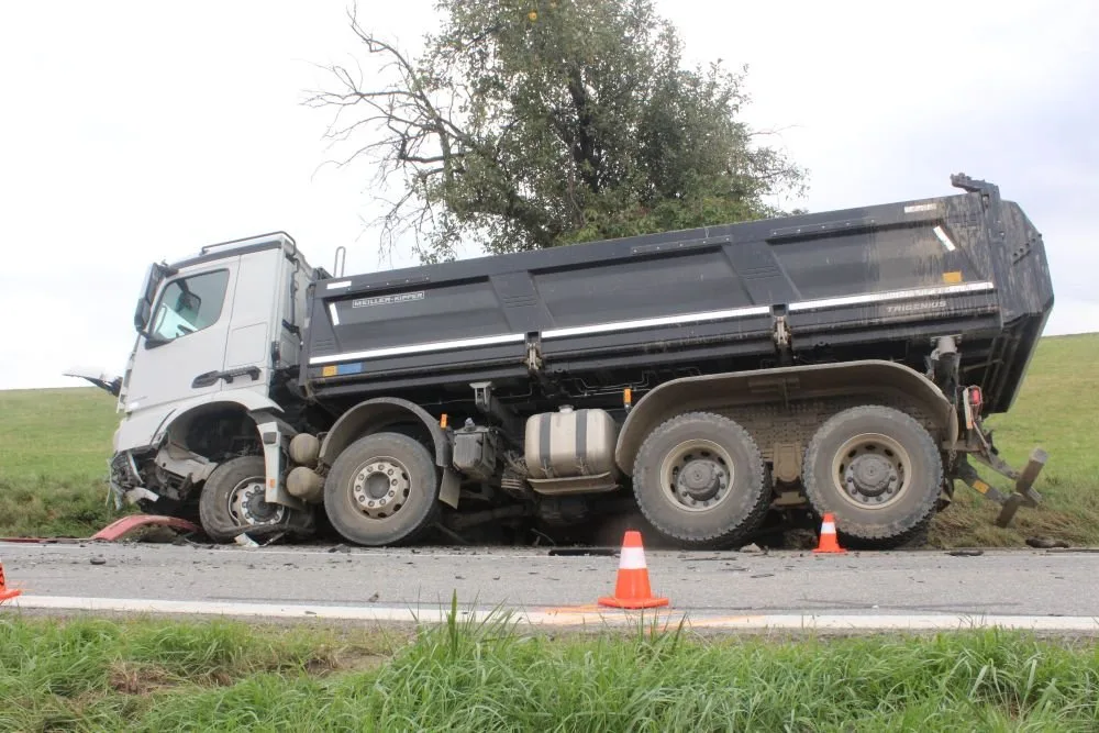 Tragická nehoda. Šestapadesátiletý řidič nezvládl na Přerovsku předjíždění